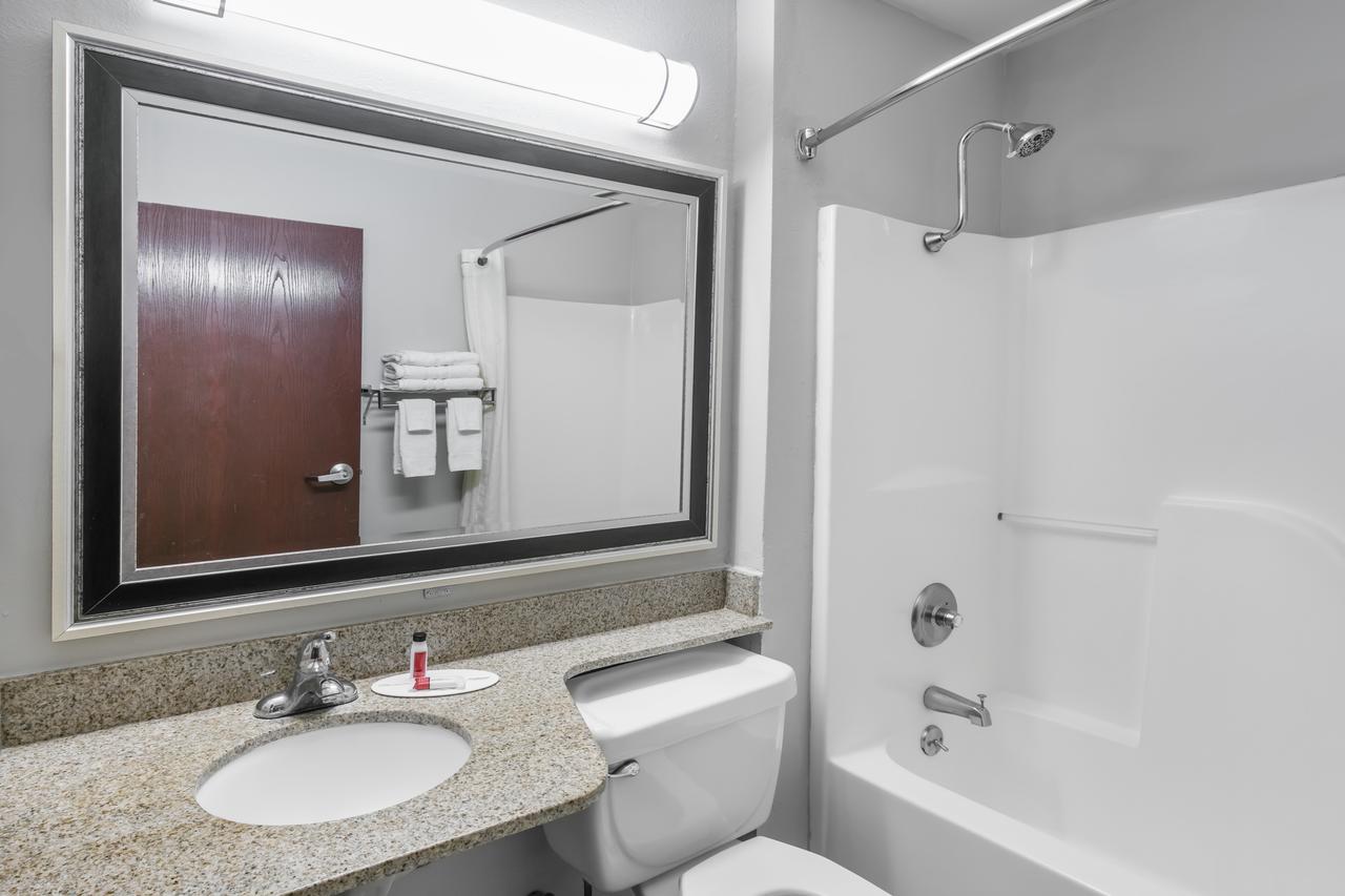 Microtel Inn And Suites Lafayette - thumb 4