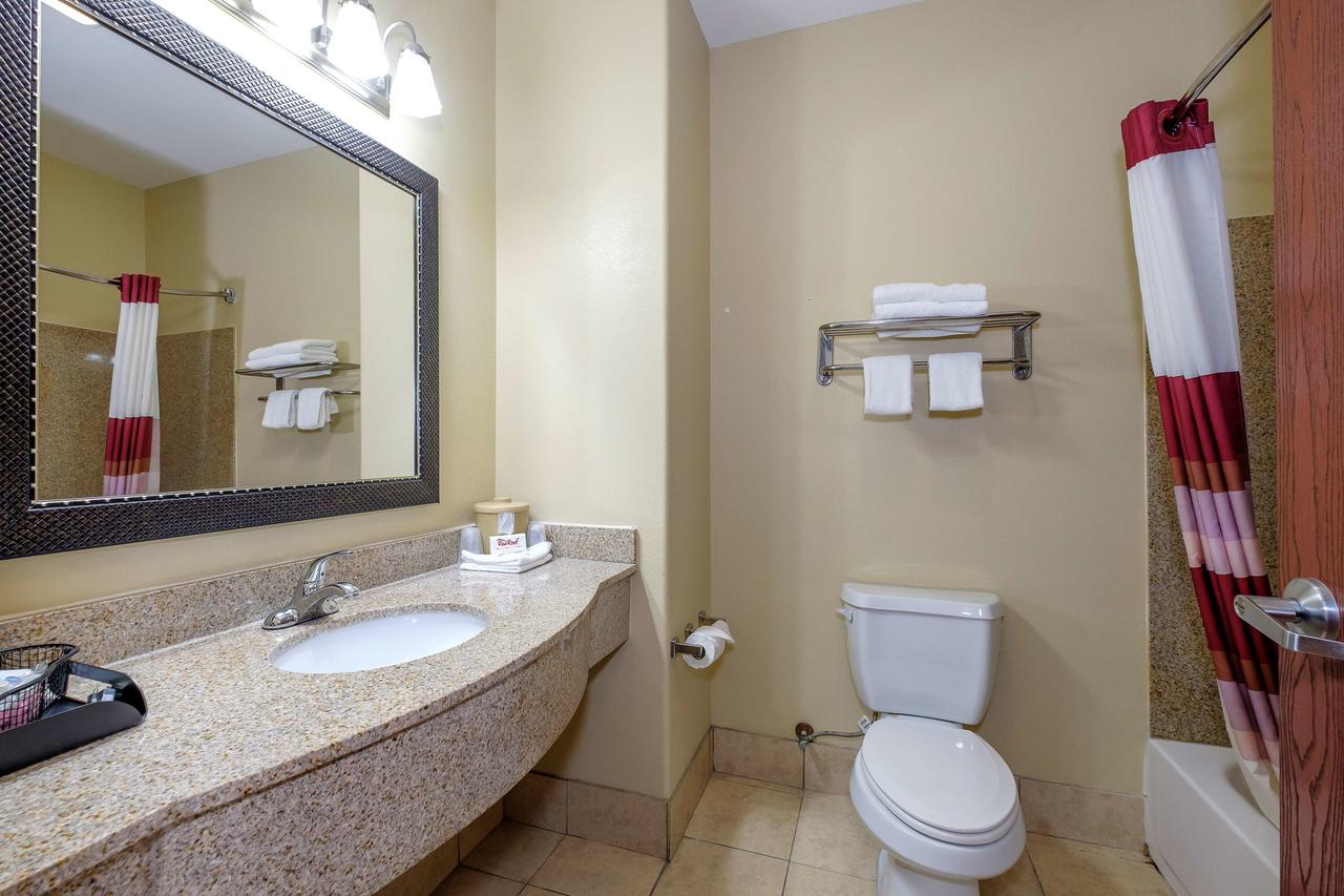 Red Roof Inn & Suites Lake Charles - thumb 25