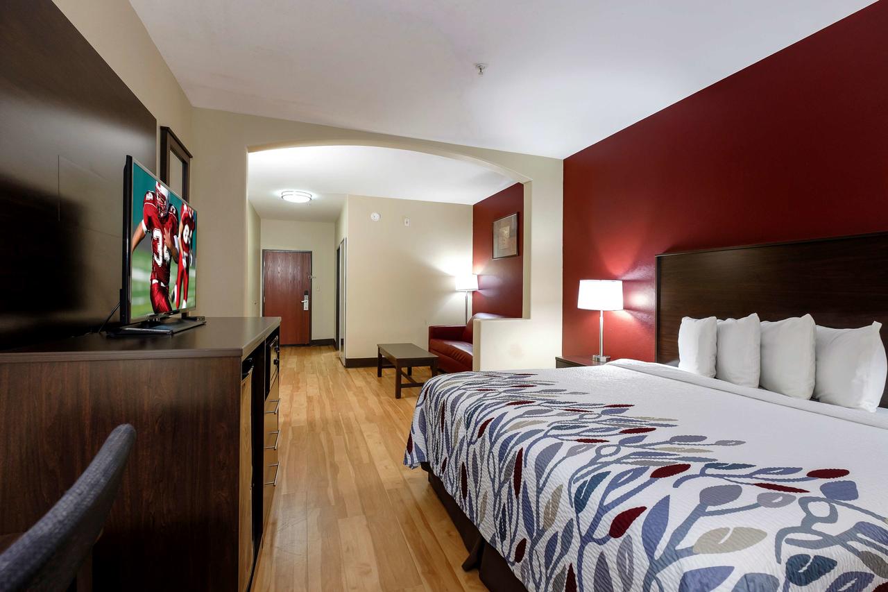 Red Roof Inn & Suites Lake Charles - thumb 0