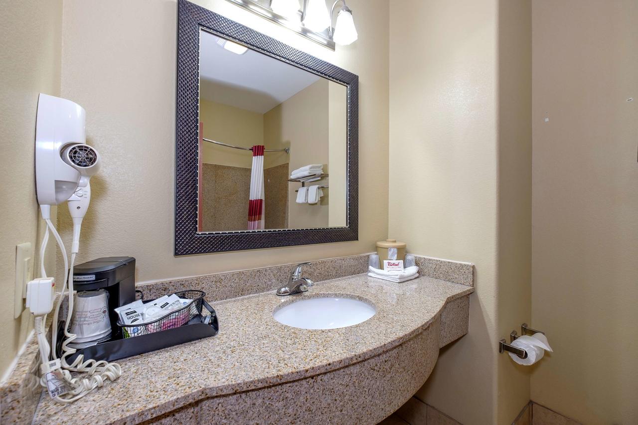 Red Roof Inn & Suites Lake Charles - thumb 17