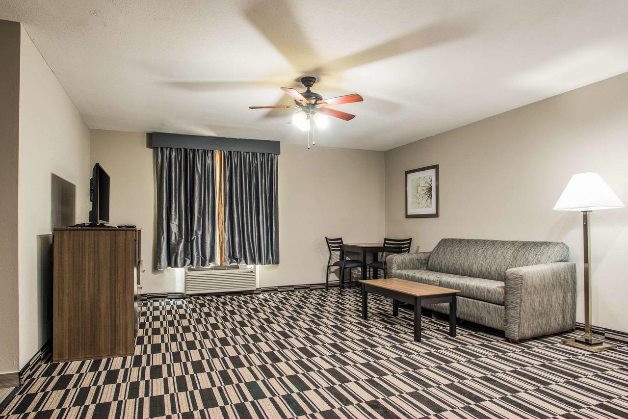 Quality Suites Downtown Convention Center - thumb 42