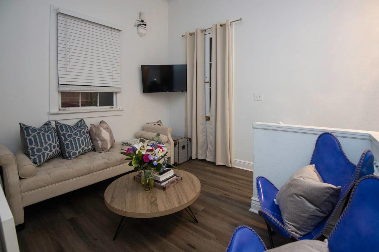 5 BR - Sleeps 8! Steps From Bourbon Street! - thumb 12
