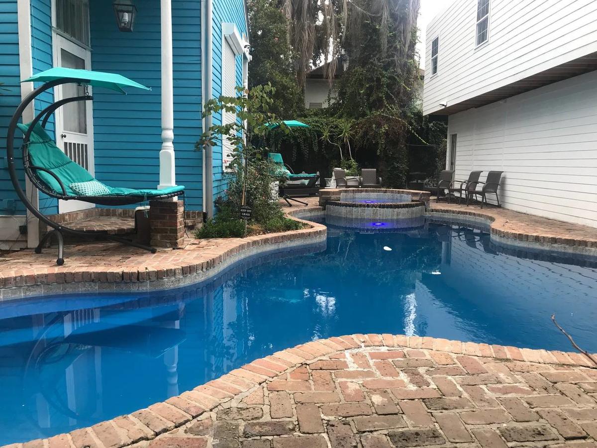 5 BR - Sleeps 8! Steps From Bourbon Street! - thumb 0