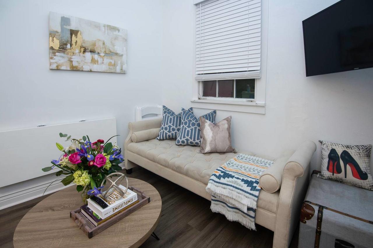 5 BR - Sleeps 8! Steps From Bourbon Street! - thumb 3