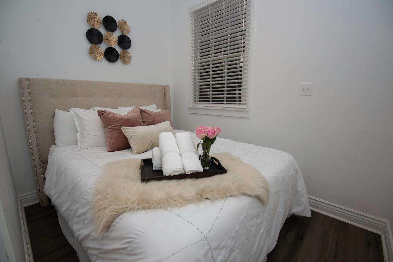 5 BR - Sleeps 8! Steps From Bourbon Street! - thumb 9