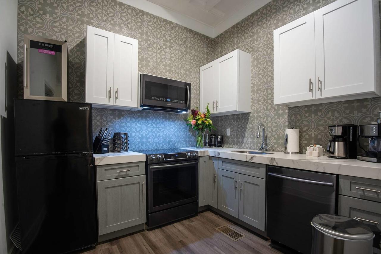 5 BR - Sleeps 8! Steps From Bourbon Street! - thumb 30