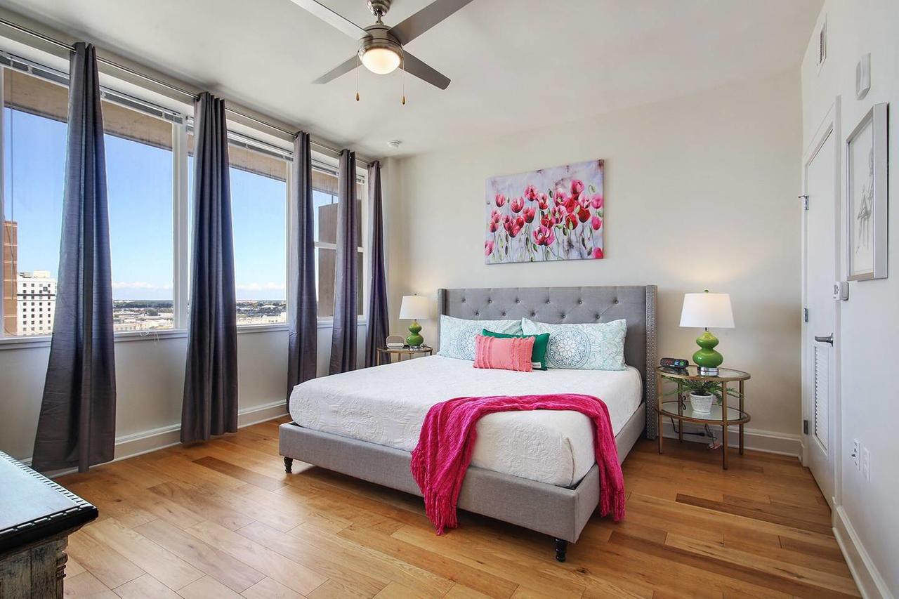 12th FL- SKYLINE W/ CITYSCAPE VIEWS-ROOFTOP POOL - thumb 0