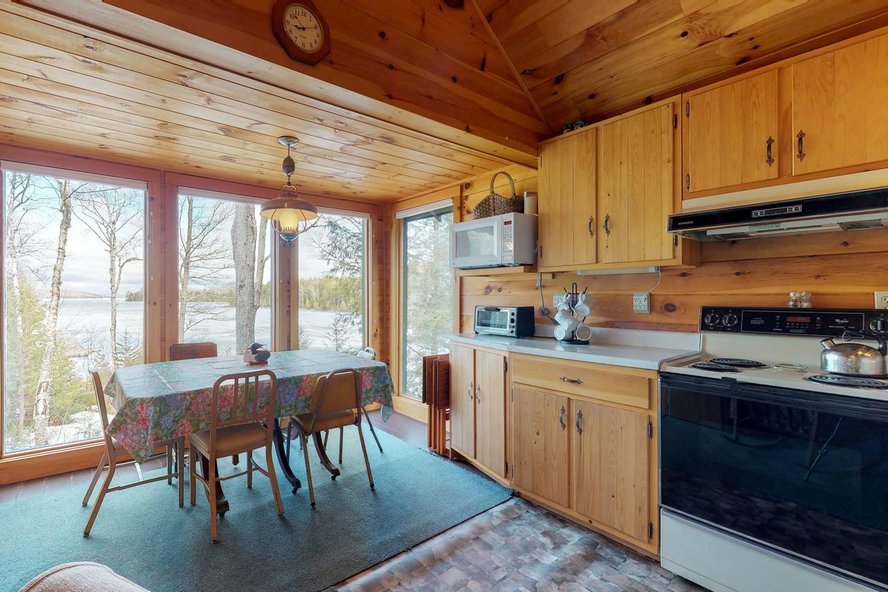 2 Bed 1 Bath Vacation Home In Greenville - thumb 12