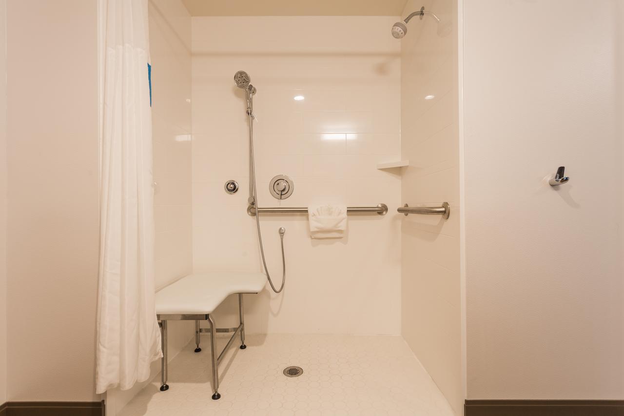 Hampton Inn Cumberland - thumb 23
