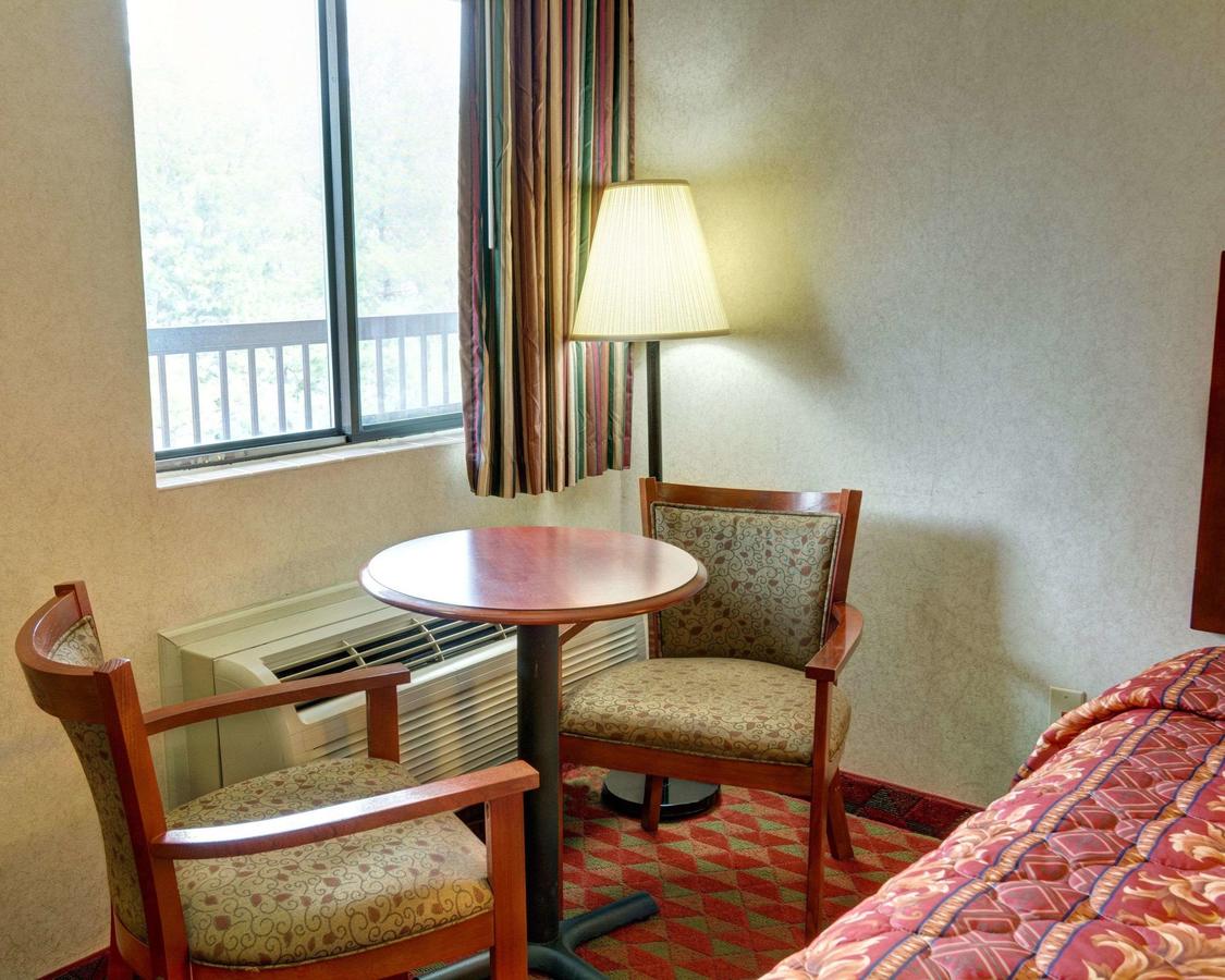 Econo Lodge By University - thumb 11