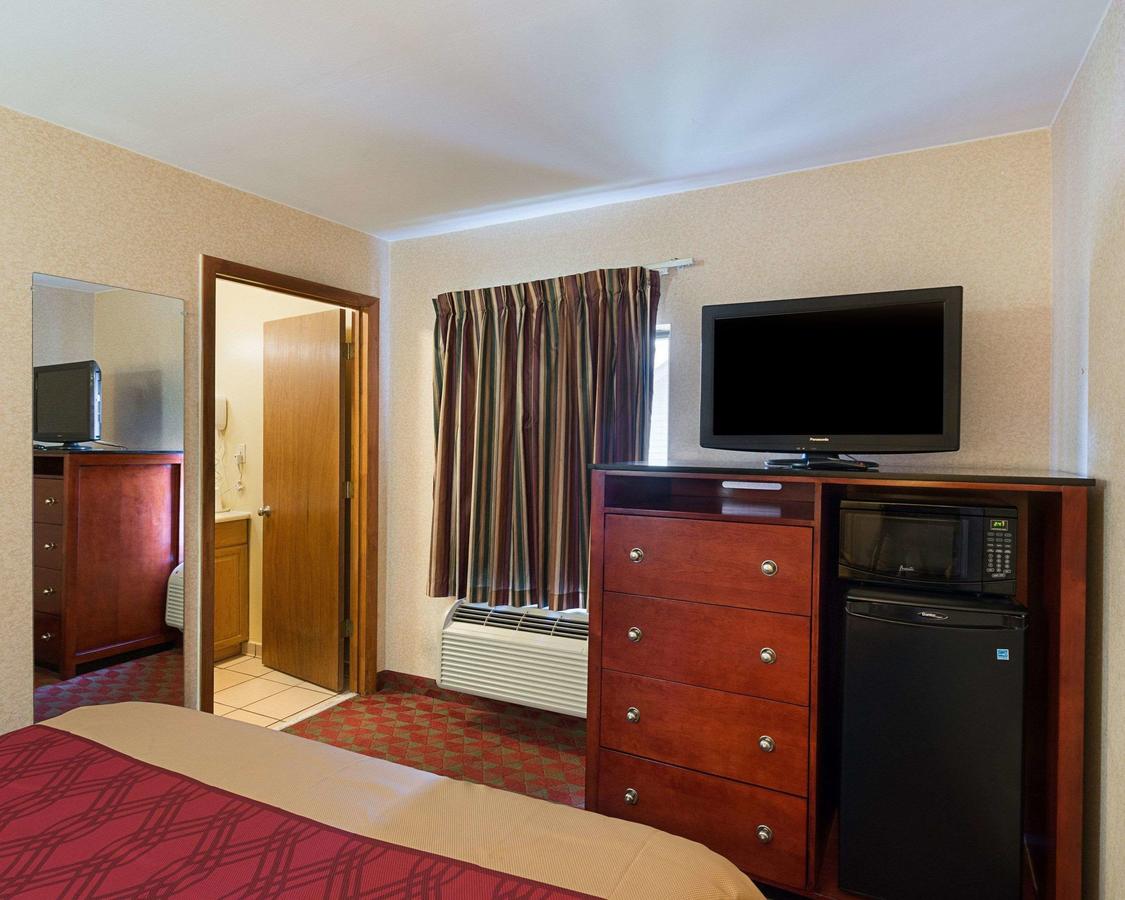 Econo Lodge By University - thumb 17