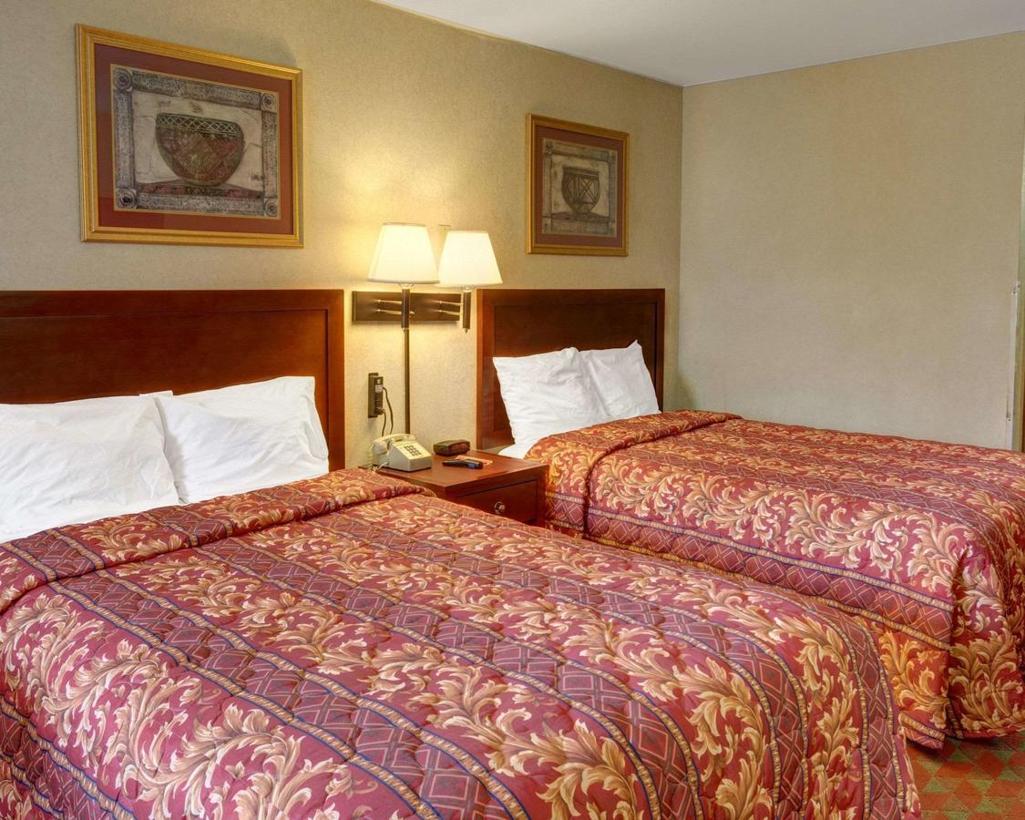 Econo Lodge By University - thumb 18