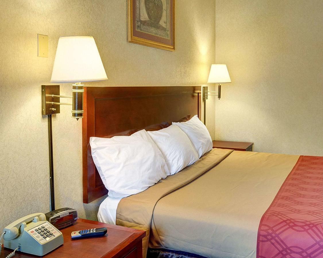 Econo Lodge By University - thumb 10