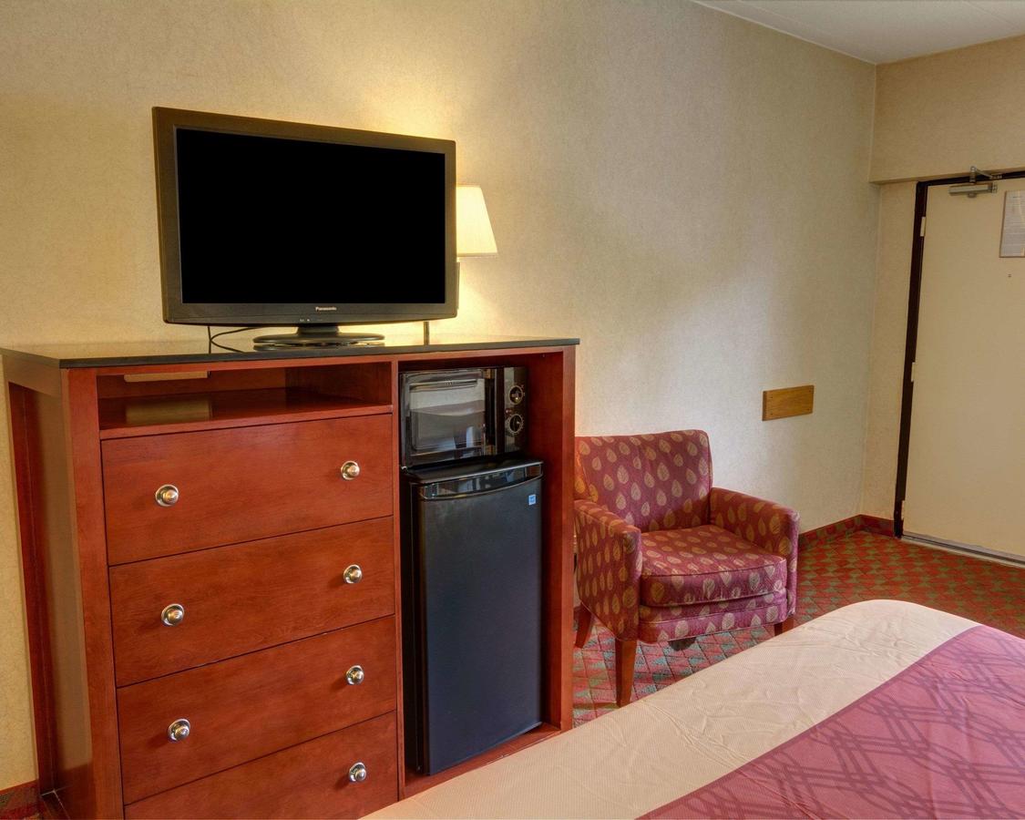 Econo Lodge By University - thumb 3