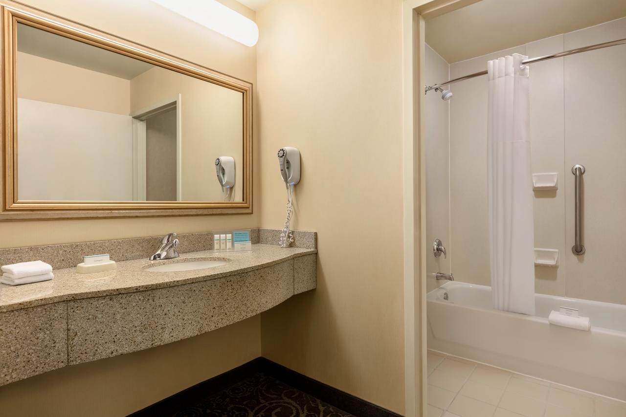 Hampton Inn & Suites Baltimore Inner Harbor - thumb 7
