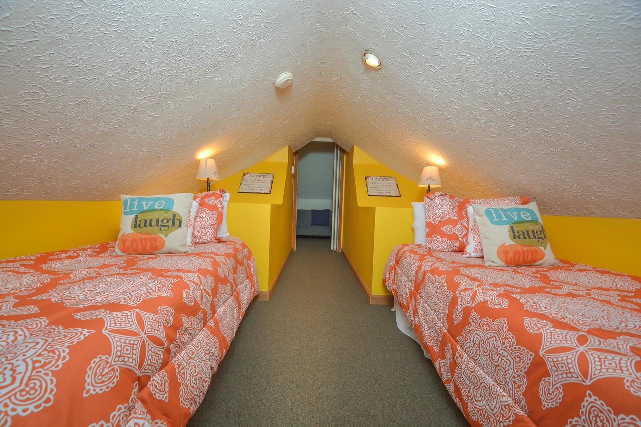 Landmark Village #1 Three-Bedroom Holiday Home - thumb 15