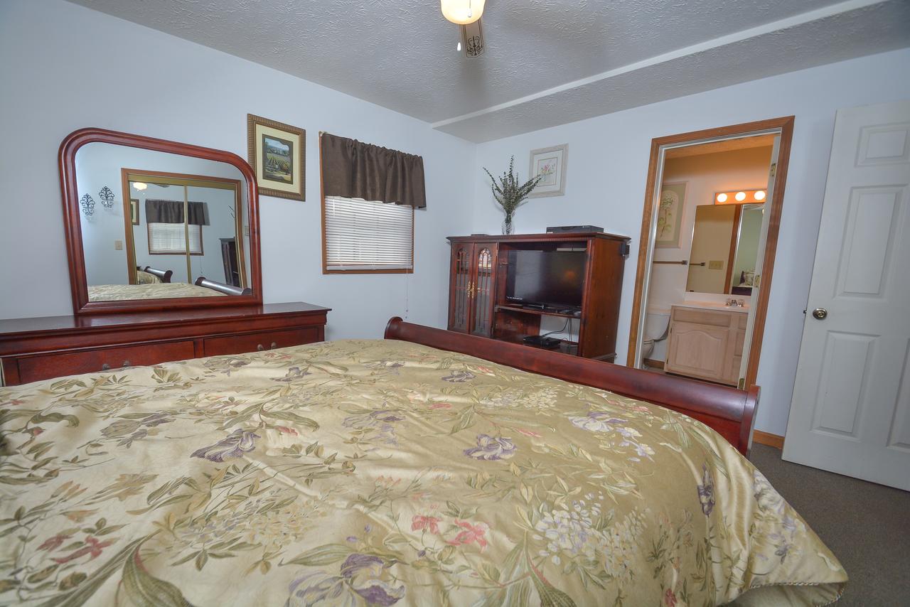 Landmark Village #1 Three-Bedroom Holiday Home - thumb 11