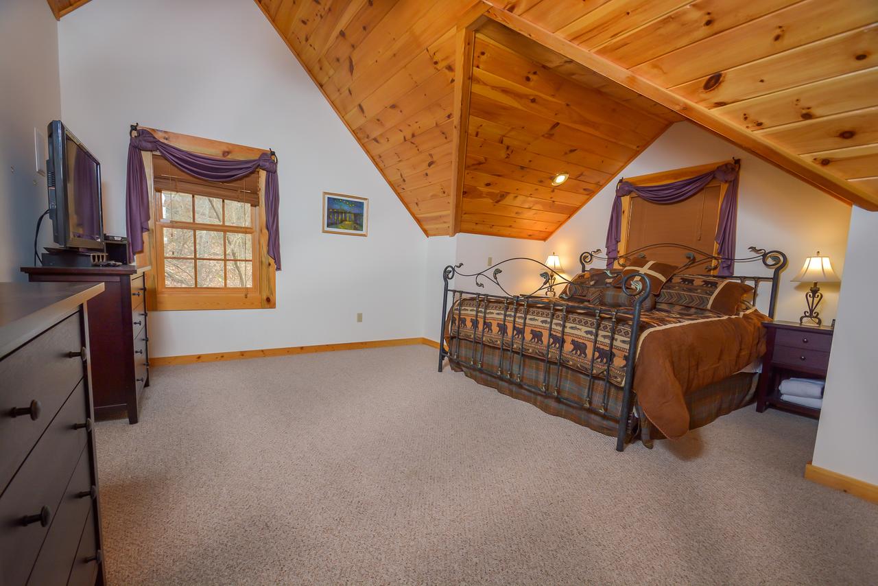 Bear Necessity Four-Bedroom Holiday Home - thumb 7