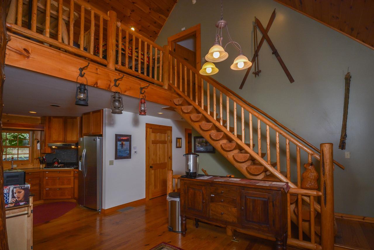 Bear Necessity Four-Bedroom Holiday Home - thumb 25