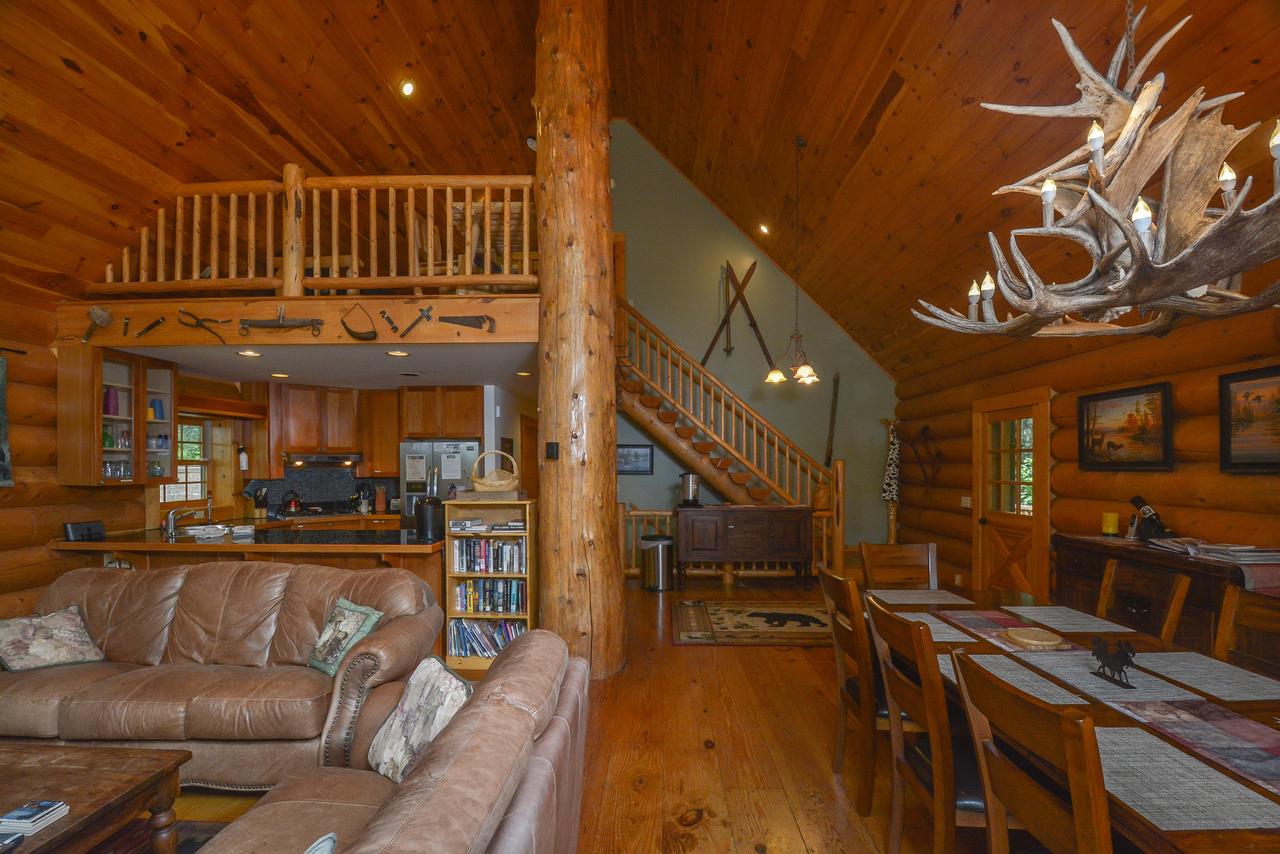 Bear Necessity Four-Bedroom Holiday Home - thumb 36