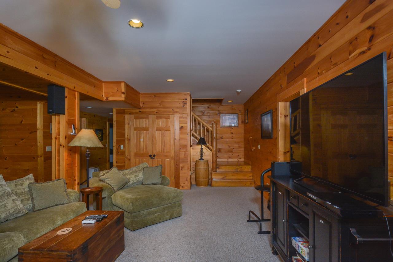 Bear Necessity Four-Bedroom Holiday Home - thumb 33