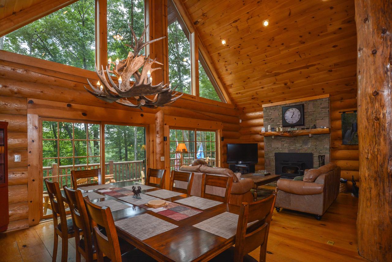 Bear Necessity Four-Bedroom Holiday Home - thumb 29
