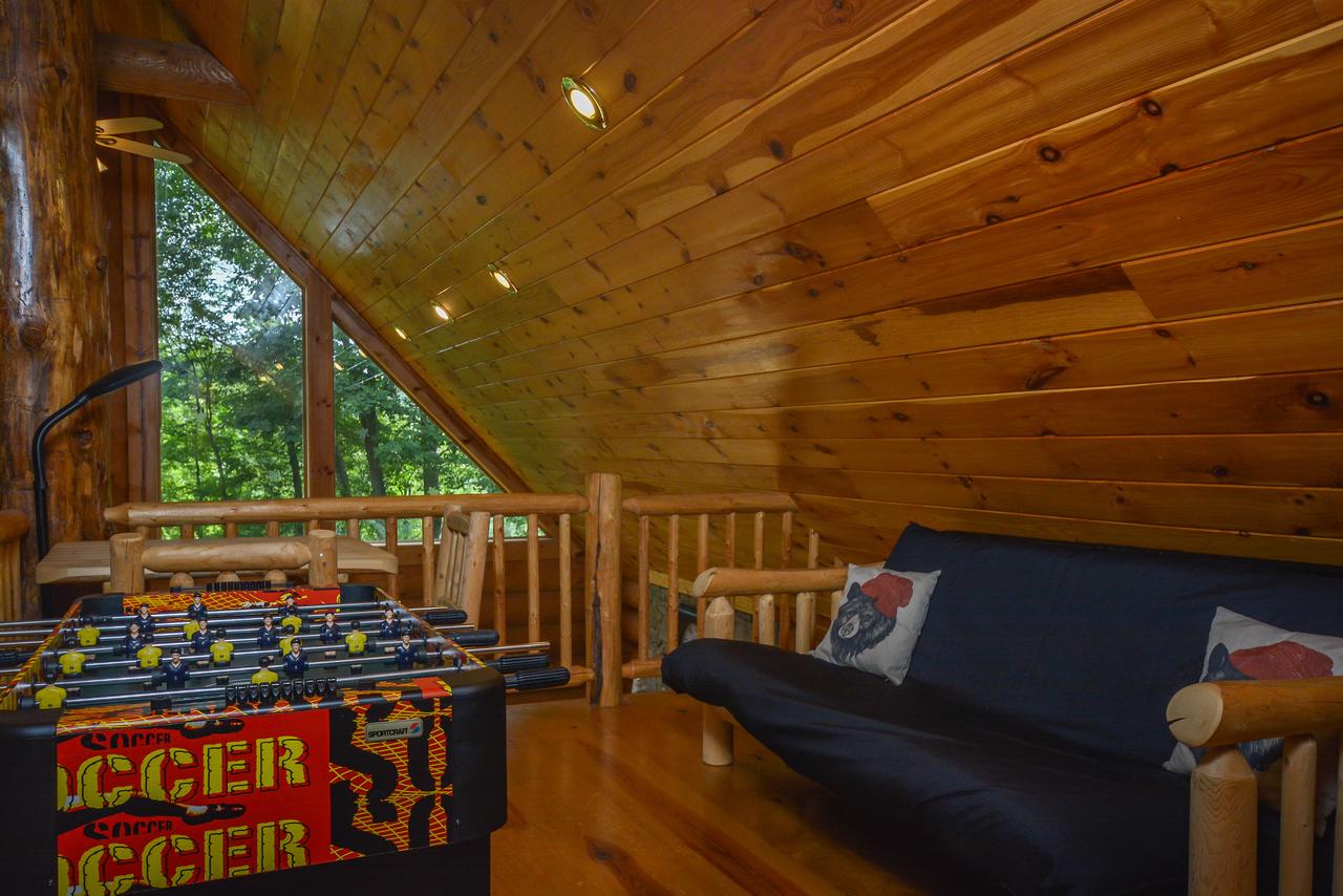 Bear Necessity Four-Bedroom Holiday Home - thumb 35