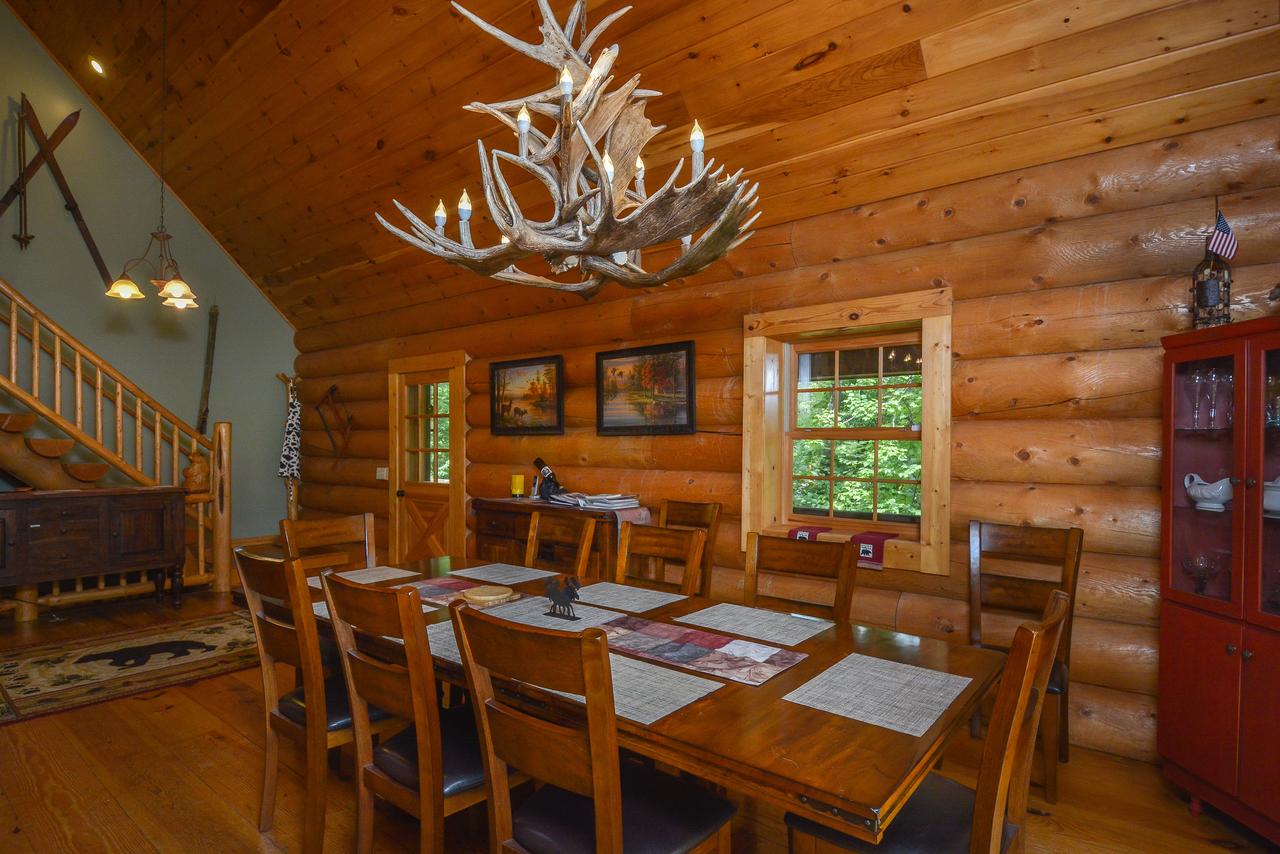 Bear Necessity Four-Bedroom Holiday Home - thumb 19