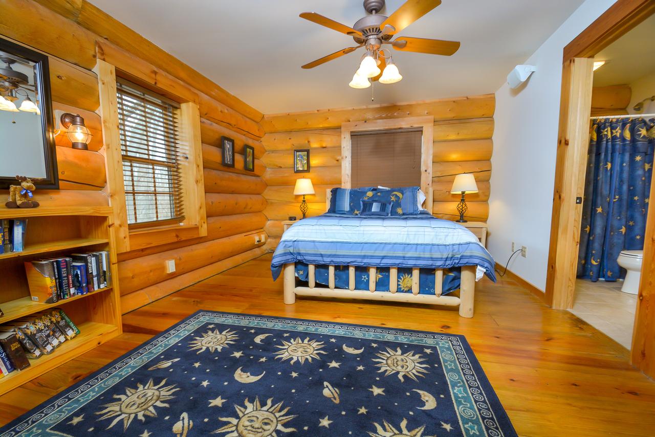 Bear Necessity Four-Bedroom Holiday Home - thumb 4
