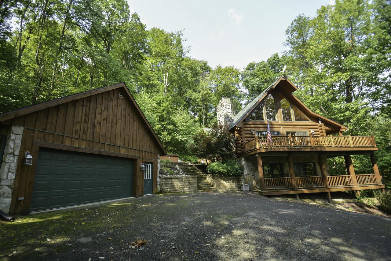 Bear Necessity Four-Bedroom Holiday Home - thumb 2