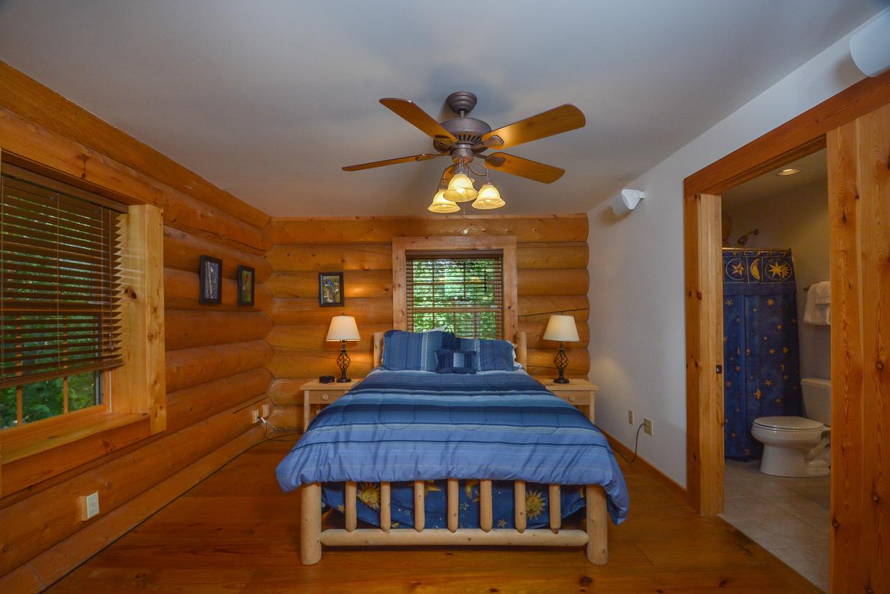 Bear Necessity Four-Bedroom Holiday Home - thumb 17
