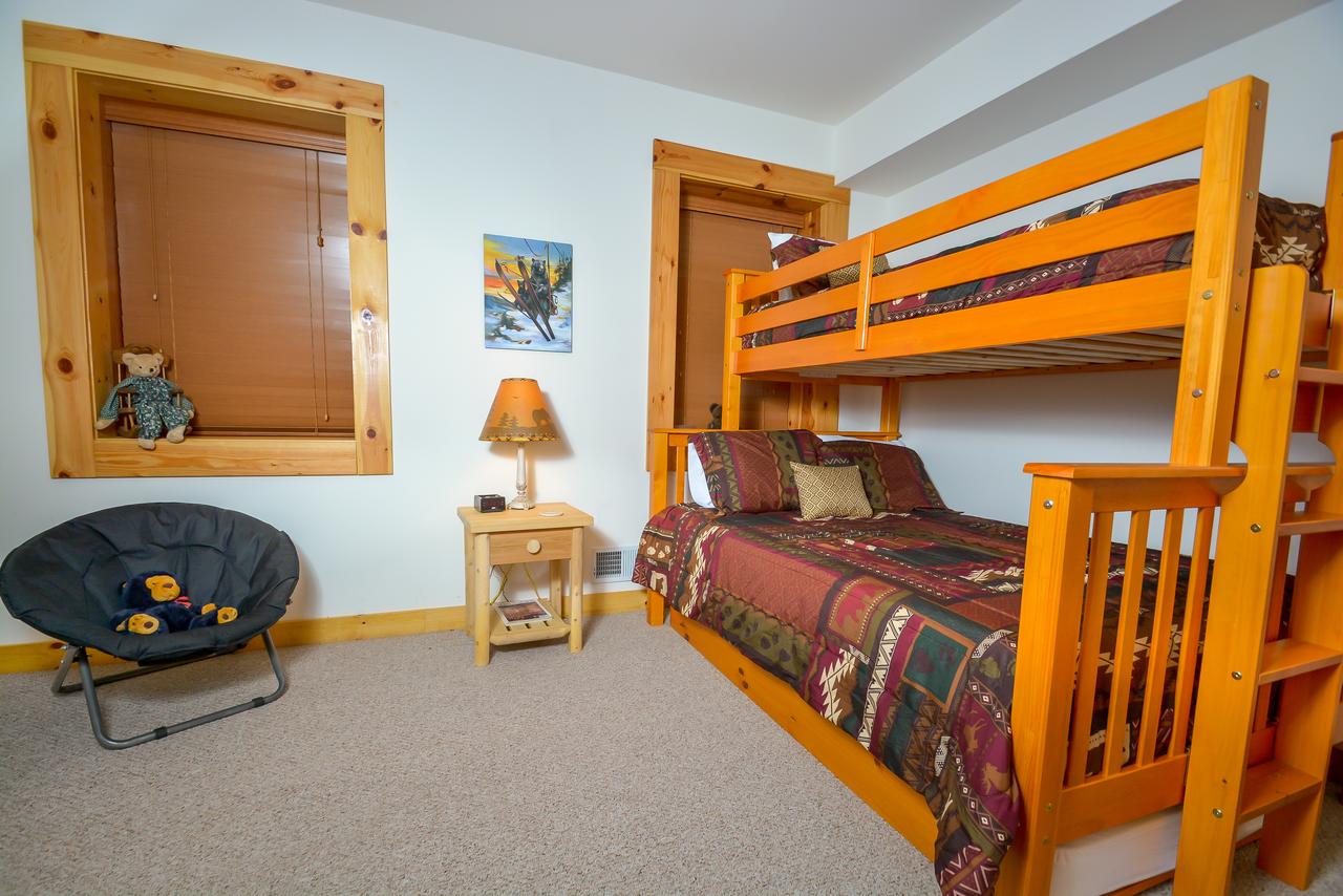 Bear Necessity Four-Bedroom Holiday Home - thumb 3