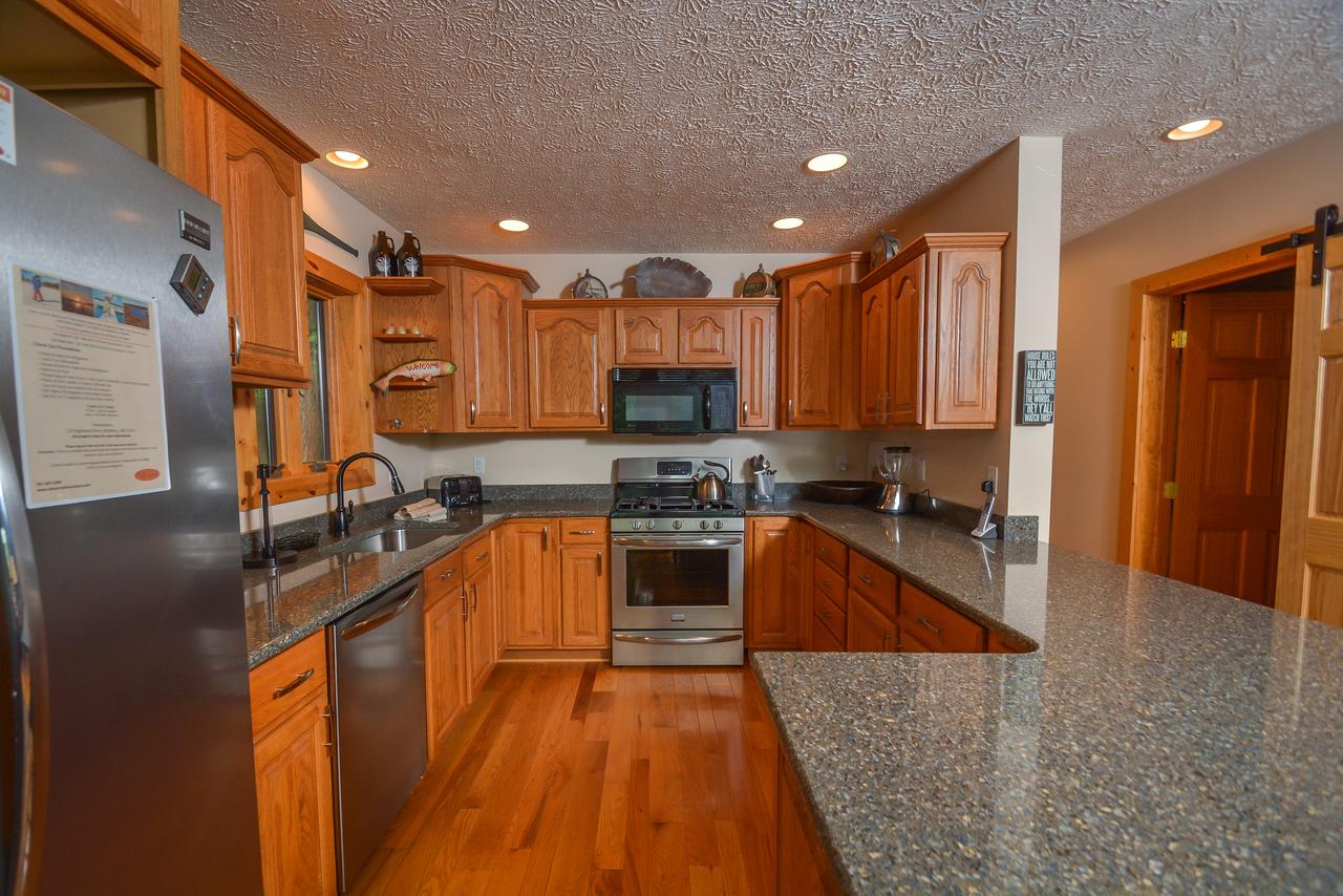 Hootenanny Five-Bedroom Holiday Home - thumb 27