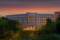 Booking Quincy Accommodation Los Angeles