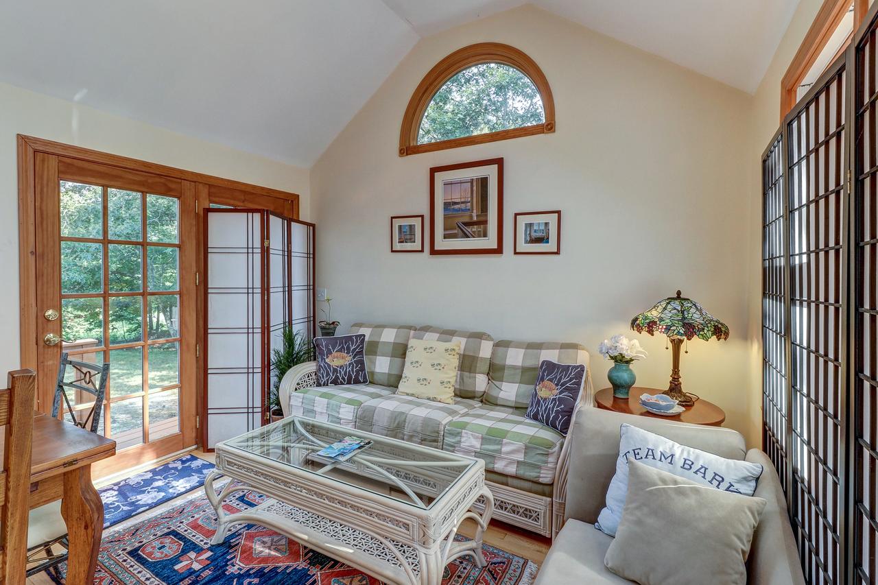 Hyannis Hideaway - thumb 1