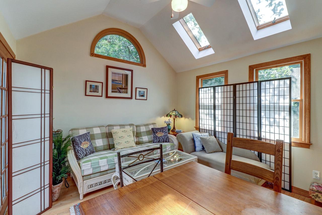 Hyannis Hideaway - thumb 11