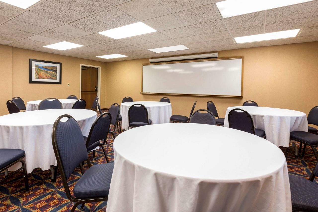 Quality Inn Auburn Hills - thumb 24