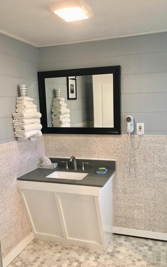 Elk Rapids Lakeshore Inn - thumb 7