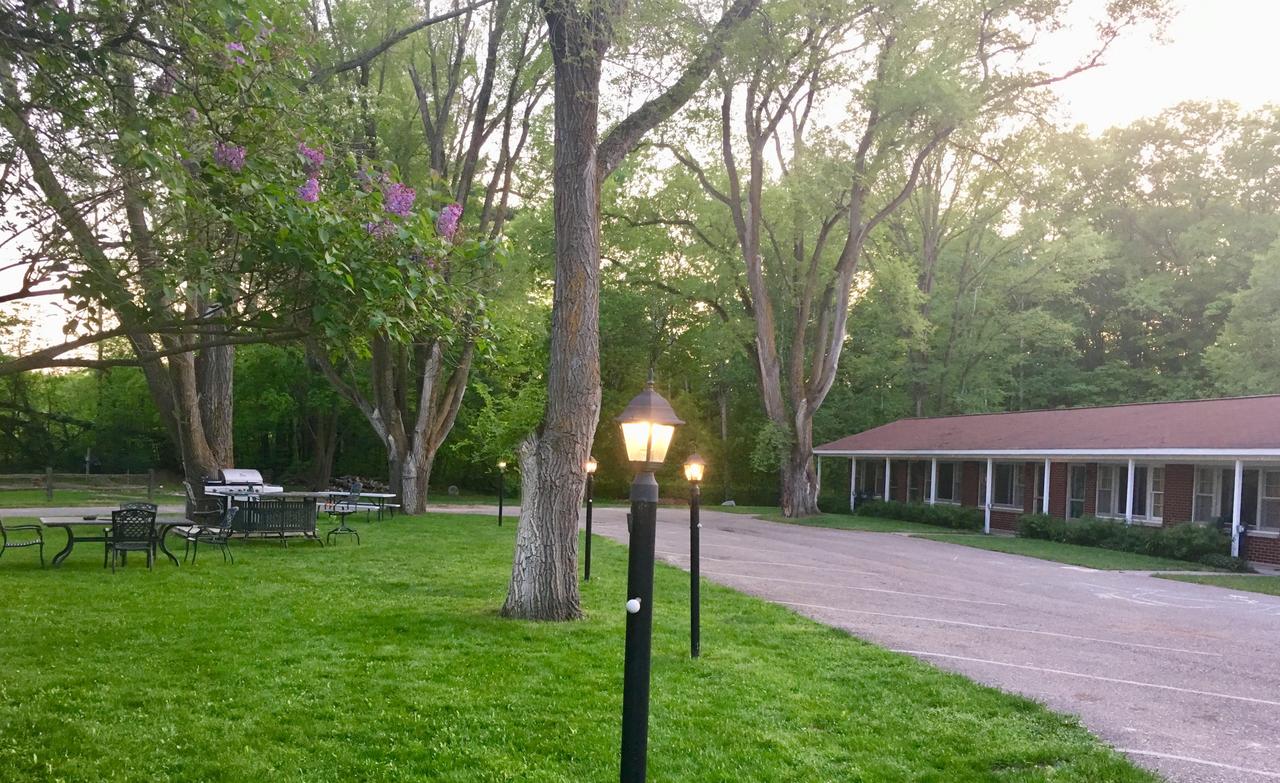 Elk Rapids Lakeshore Inn - thumb 2