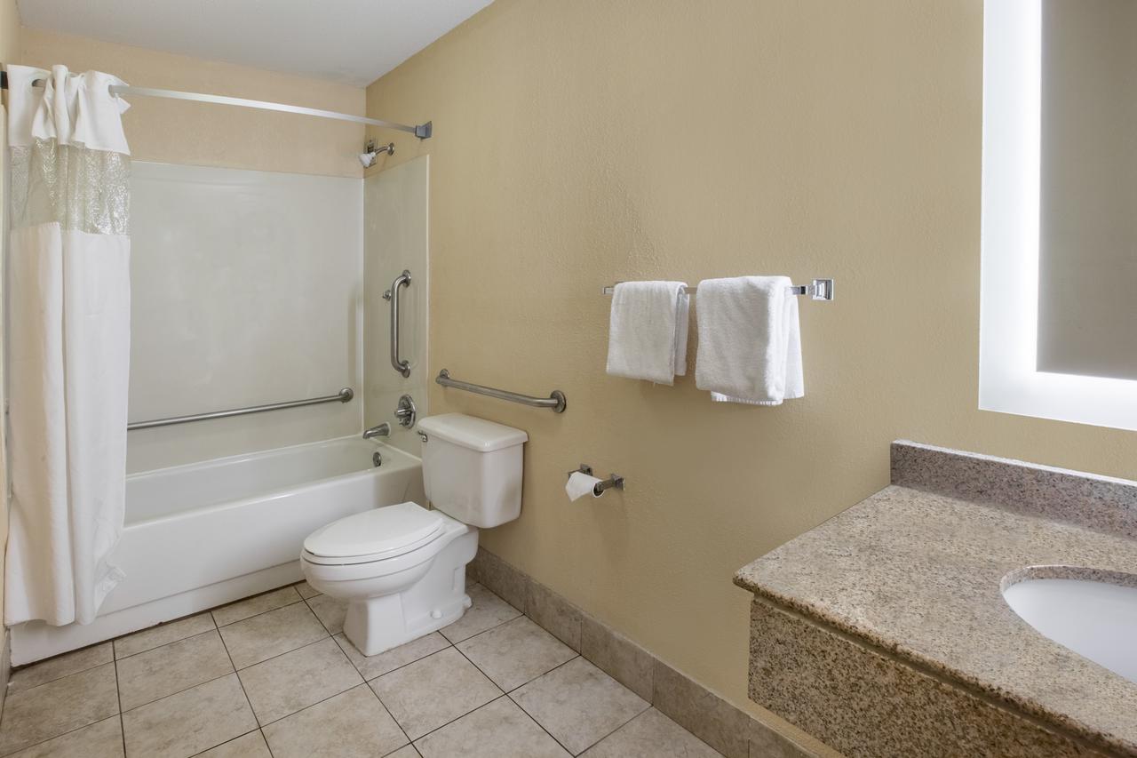 Howard Johnson By Wyndham Romulus Detroit Metro Airport - thumb 8