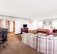 Ramada by Wyndham Lansing Hotel  Conference Center - Accommodation Los Angeles