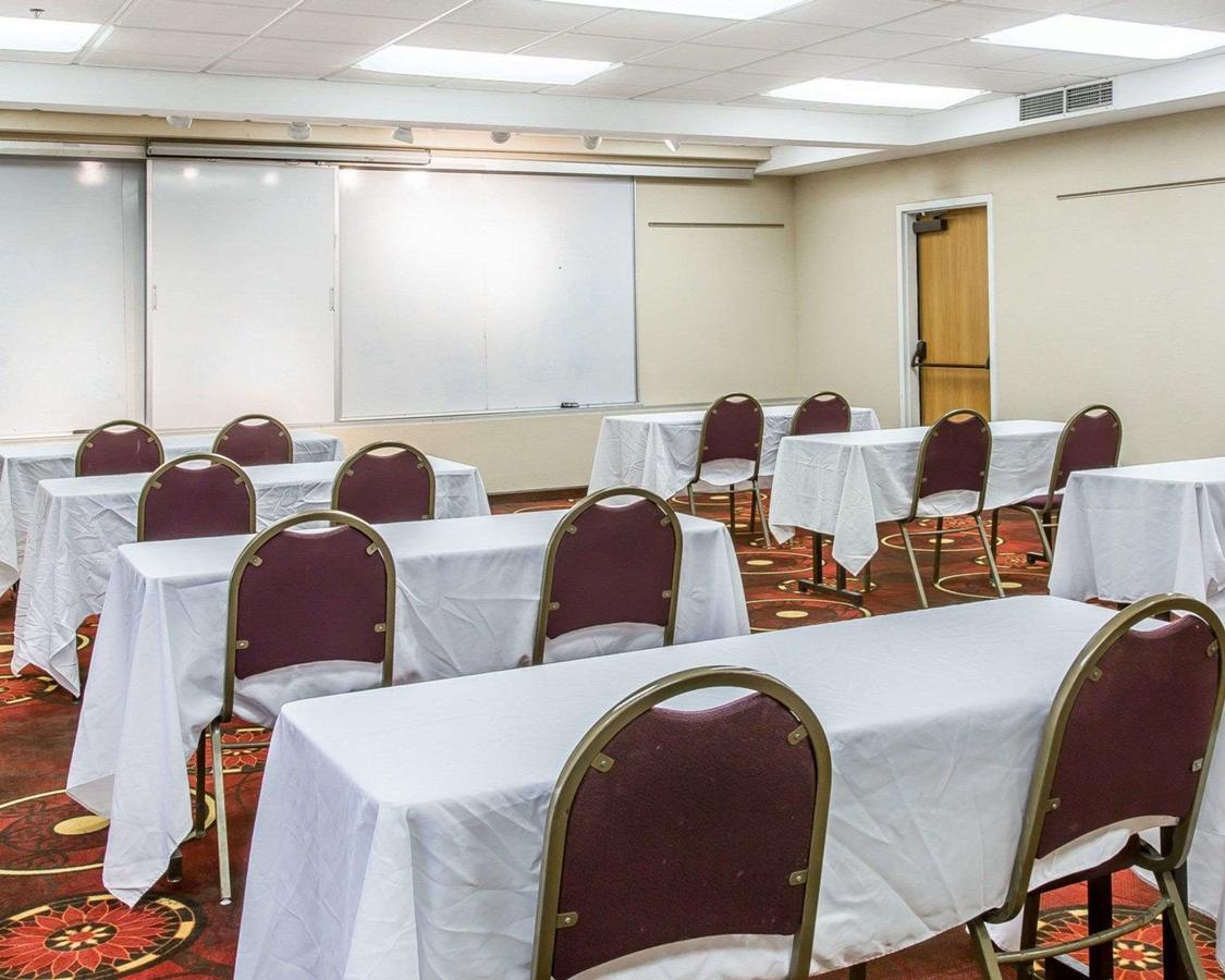 Clarion Inn Kalamazoo - thumb 25