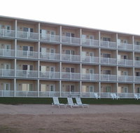 Mackinaw Beach and Bay Inn  Suites - Accommodation Los Angeles
