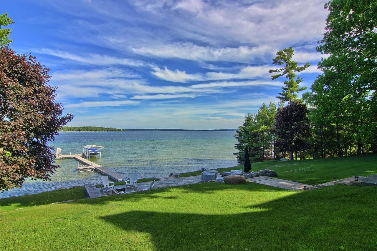 Lake Charlevoix Estate - thumb 23