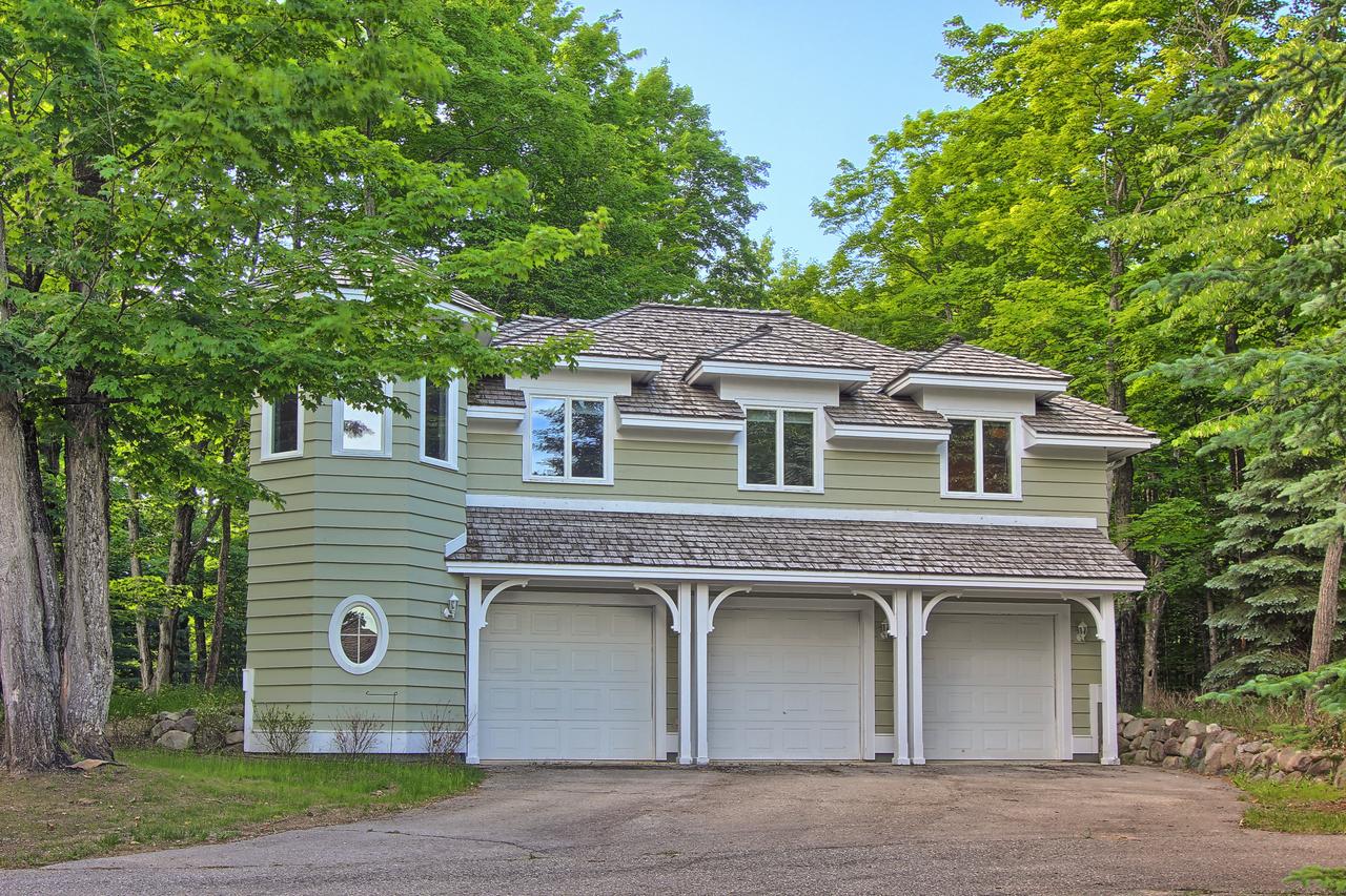 Lake Charlevoix Estate - thumb 41
