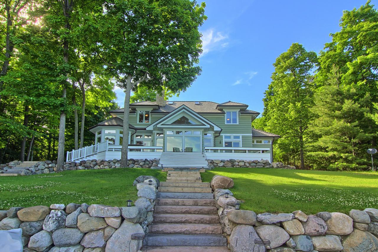 Lake Charlevoix Estate - thumb 0