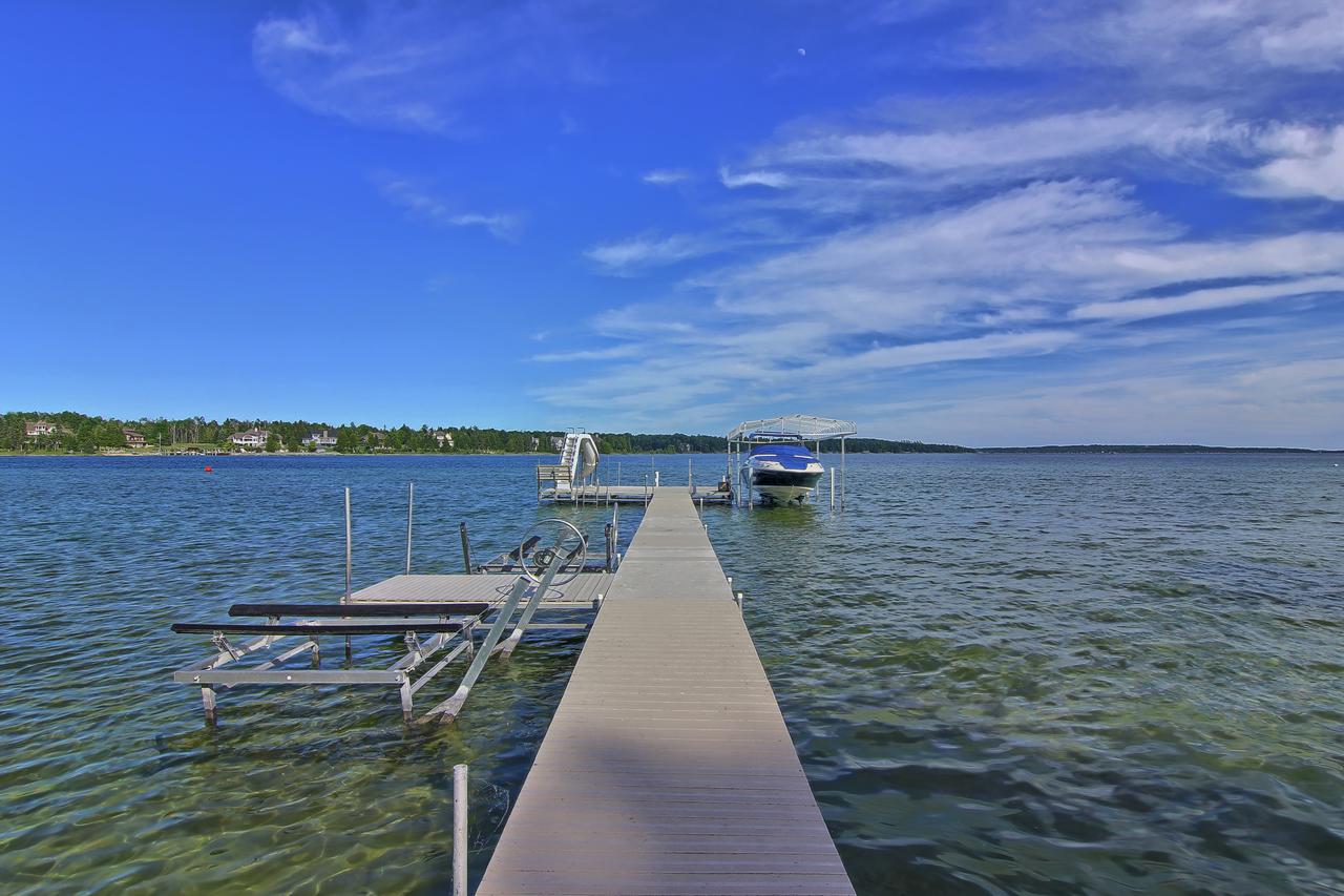 Lake Charlevoix Estate - thumb 3