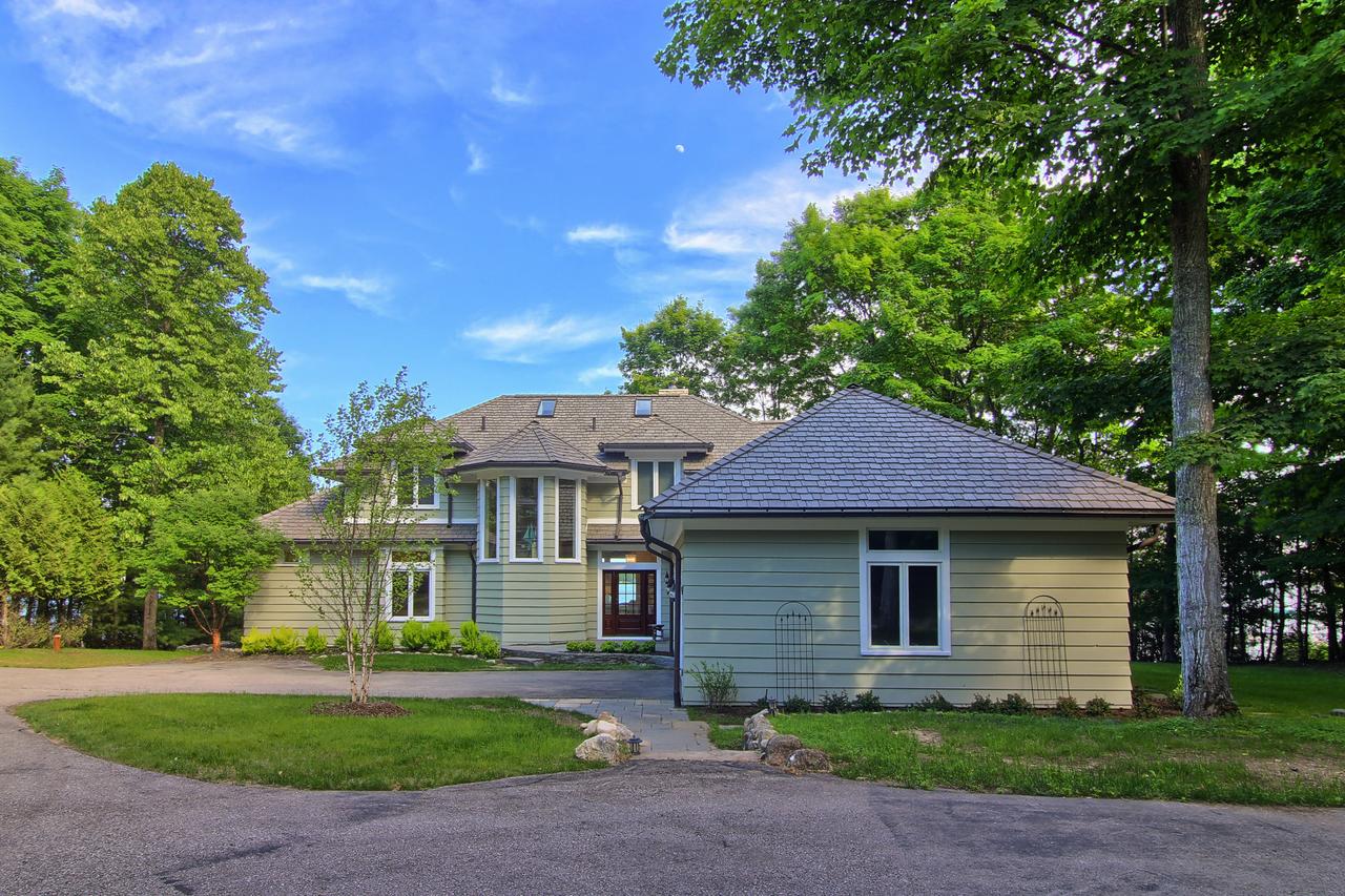Lake Charlevoix Estate - thumb 27