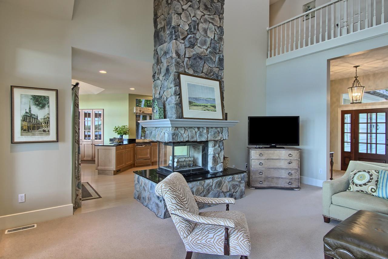 Lake Charlevoix Estate - thumb 16