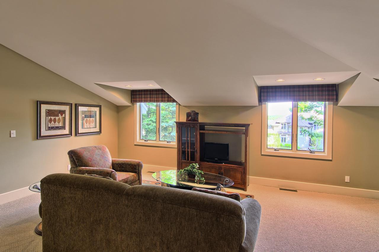 Lake Charlevoix Estate - thumb 19